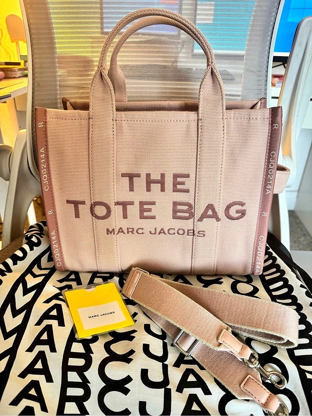 Marc Jacobs The Tote Bag Pink Tote Bag with Strap